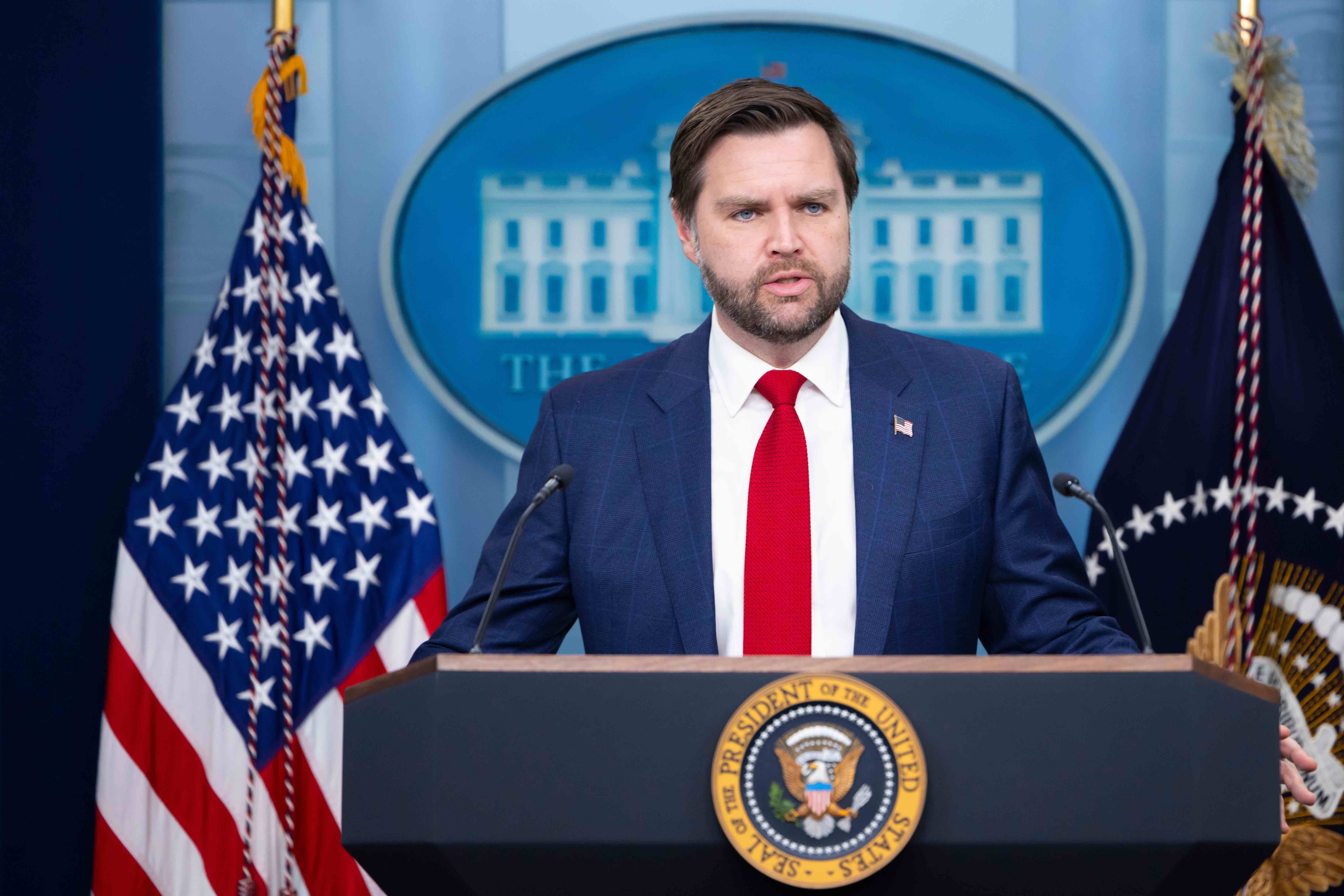 WASHINGTON - 30 janvier 2025 : Le vice-président J.D. Vance s'exprime lors d'un point de presse à la Maison Blanche.