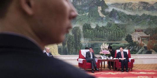 4566942_3_8b7c_manuel-valls-et-le-maire-de-tianjin-huang_48237d446d0d3c8efa889cb00eac4093.jpg