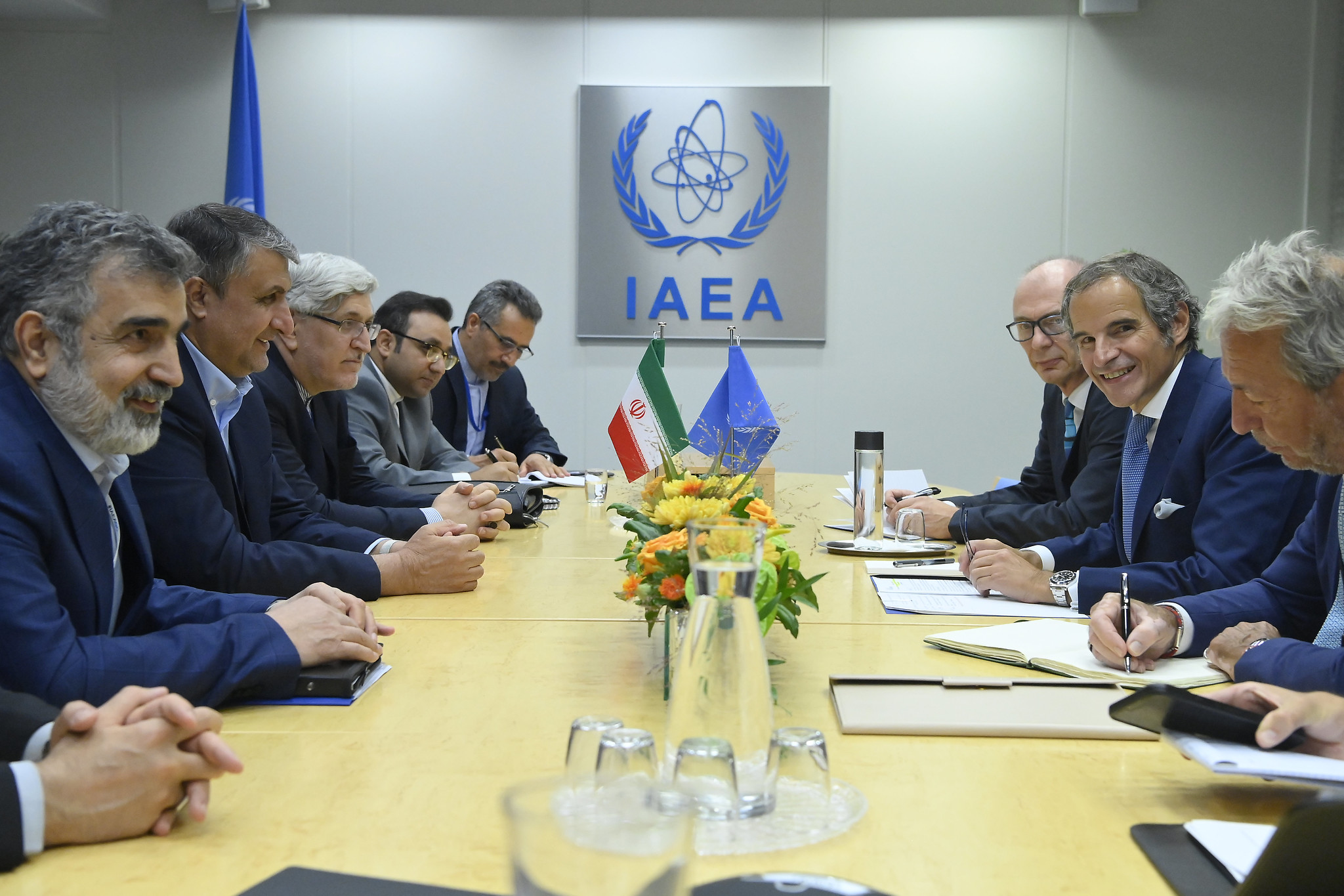 Rencontre entre Rafael Grossi, directeur de l’AIEA, et Mohamed Eslami, vice-président iranien et directeur de l’Organisation iranienne de l’énergie atomique, 66e conférence de l’AIEA, Vienne, septembre 2022