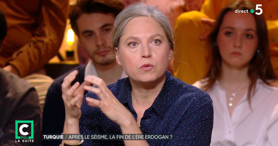 Dorothée Schmid sur le plateau de C Politique sur France 5, dimanche 2 avril 2023