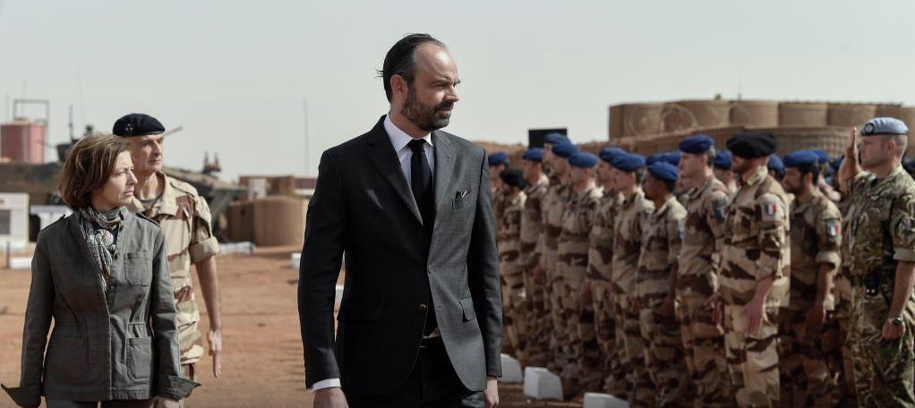 edouard-philippe-premier-ministre-chef-gouvernement-visite-troupe-armee-francaise-soldat-militaire-barkhane-serval-nord-mali_2.jpg