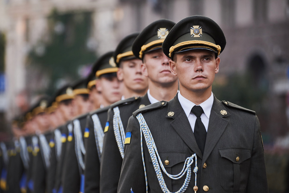 Soldats ukrainiens en répétition d’une parade à Kiev