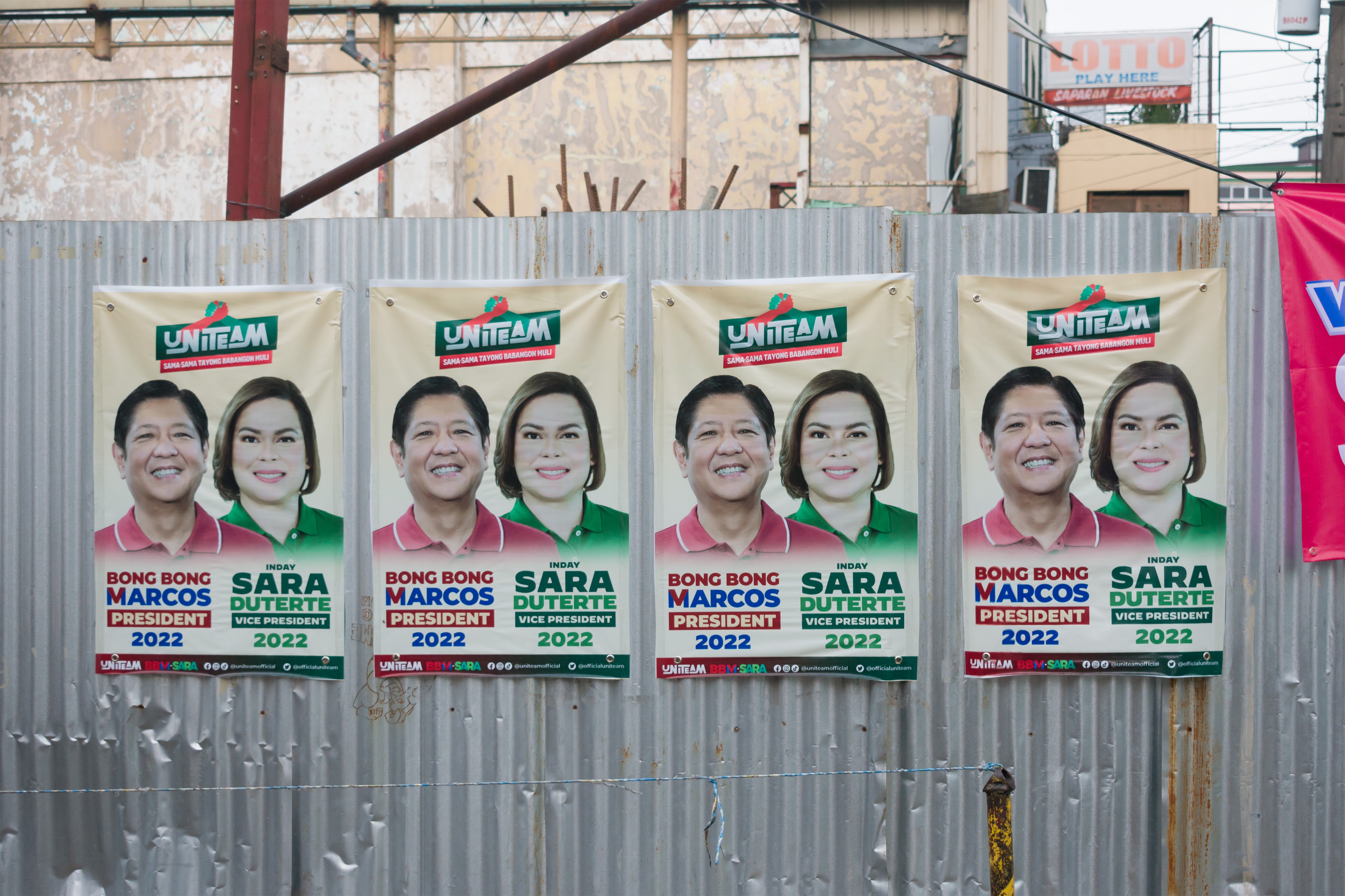 Affiches de campagne des candidats Ferdinand Marcos Jr. et Sara Duterte 