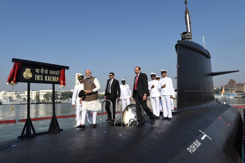 Le Premier ministre indien, Narendra Modi, assiste à la cérémonie d'admission au service actif du sous-marin « Kalvari ». 