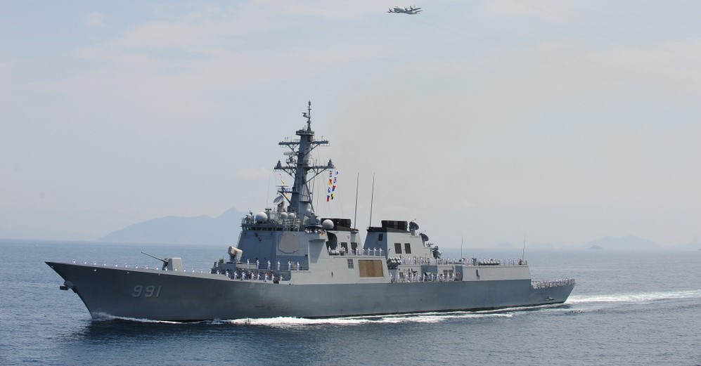 Republic of Korea navy warship DDG-991 is saluting at the naval review on the Yeosu sea