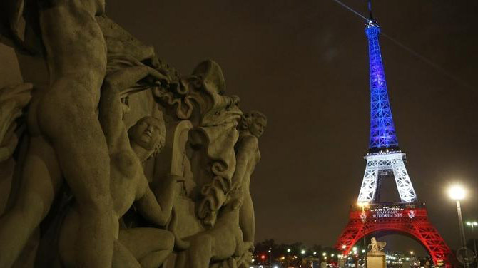 Tour Eiffel-bleu-banc-rouge.jpg