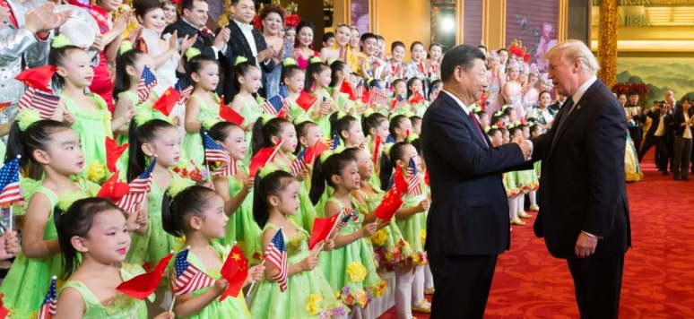 Le Président Donald Trump et le Président Xi Jinping rencontre des enfants lors de cérémonies de bienvenue, Pékin, 9 novembre 2017