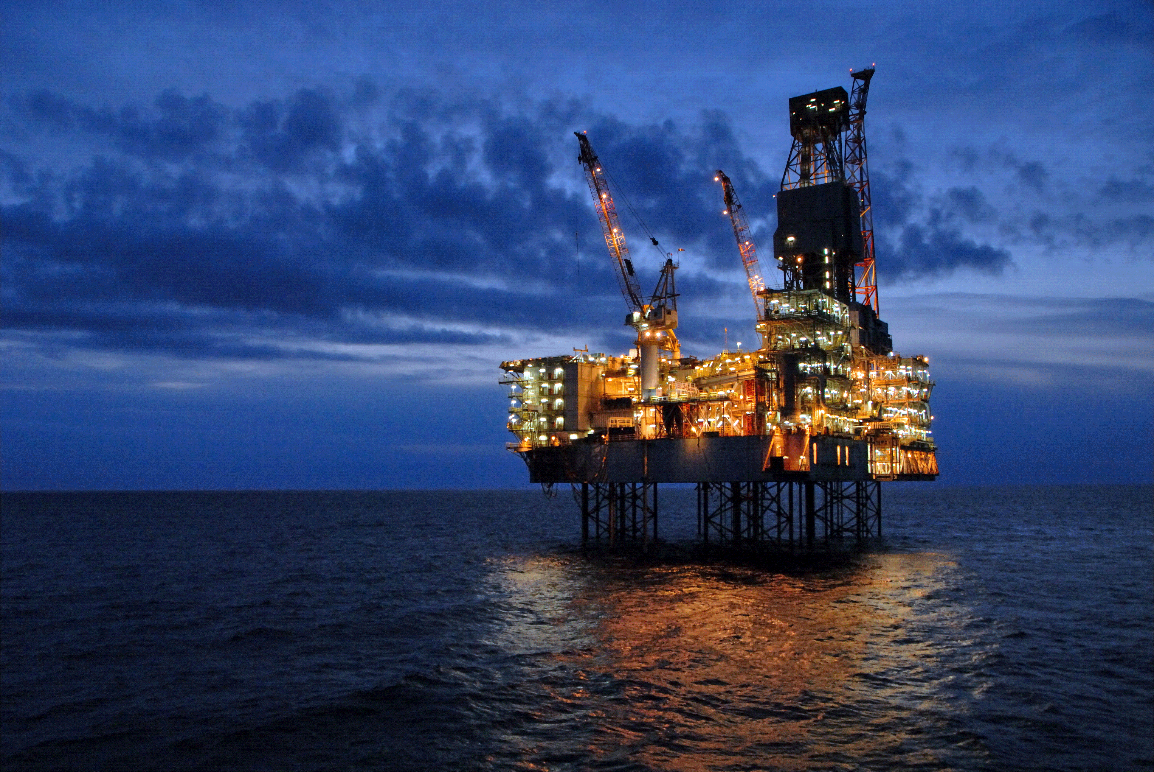 shah-deniz-web-platform-photo-shahin-abasaliyev-statoil2.gif