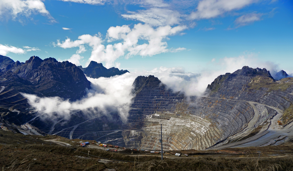 Mine ouverte de Grasberg, la plus haute mine à ciel ouvert du monde, située à 4400masl, Papouasie-Indonésie.