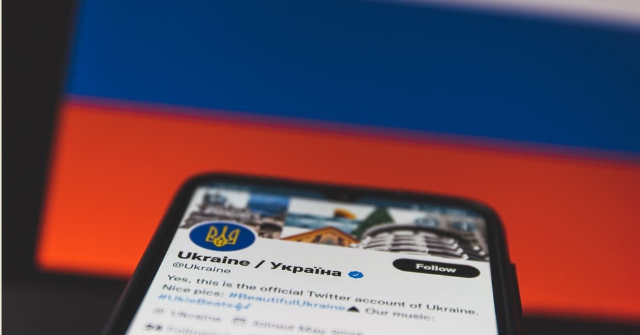 Guerre entre la Russie et l'Ukraine. Compte Twitter en Ukraine