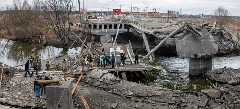 Pont détruit dans la ville d'Irpin, Ukraine - mars 2022