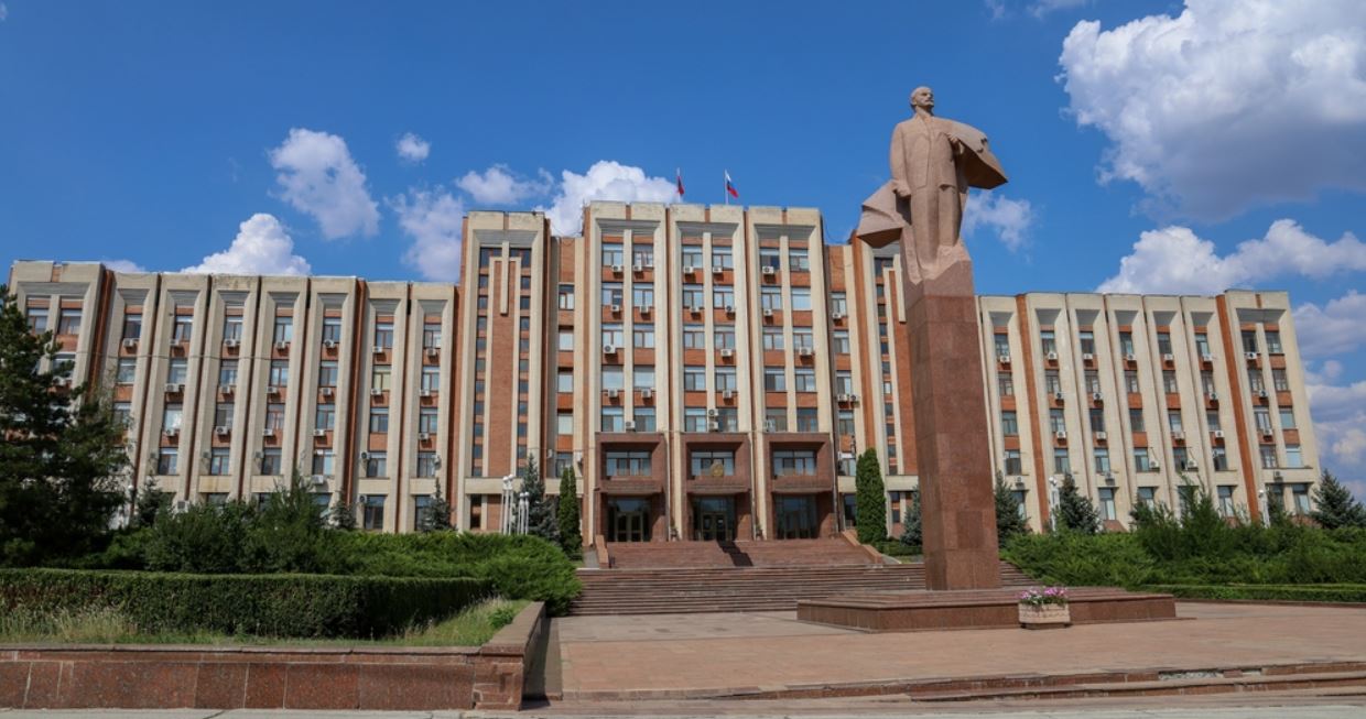 Statue de Lénine devant le bâtiment du gouvernement de Transnistrie, Tiraspol, août 2019