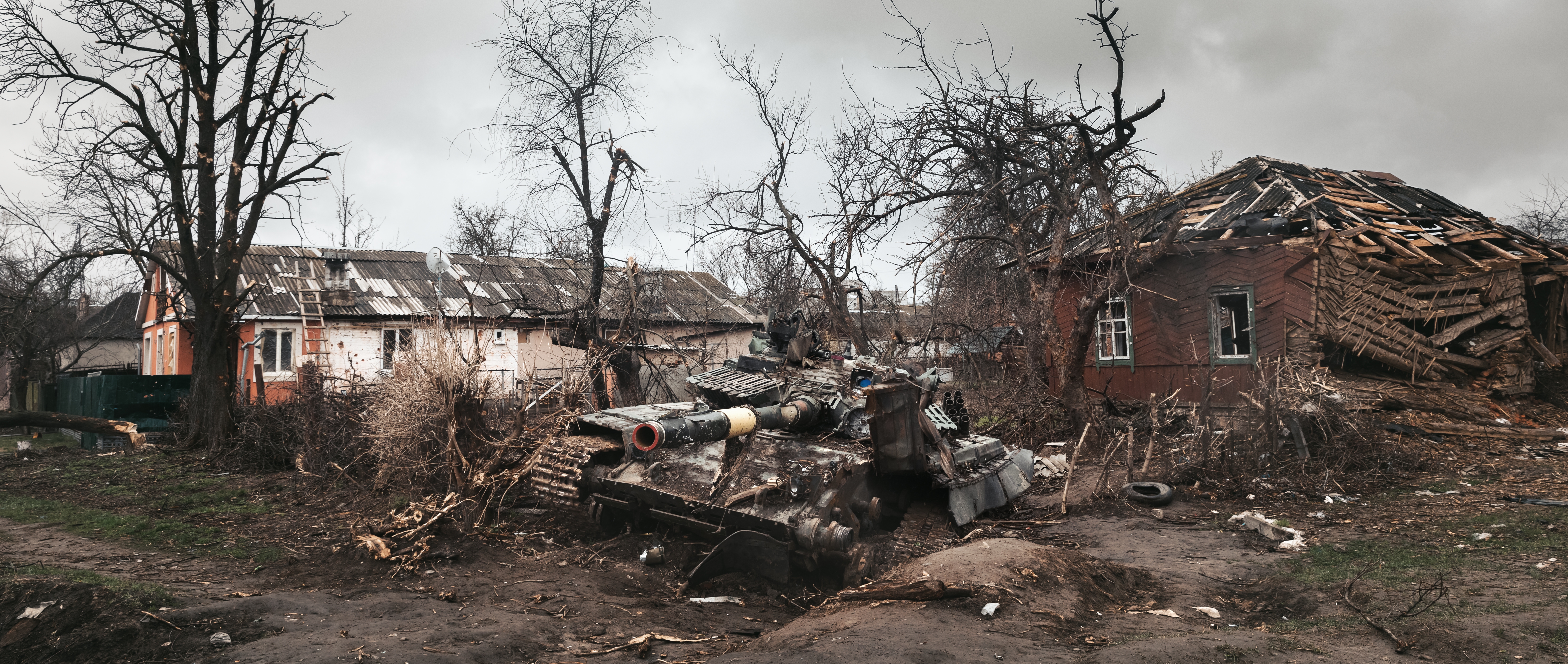 A destroyed Ukrainian tank surrounded by destroyed houses in the suburbs of Chernihiv