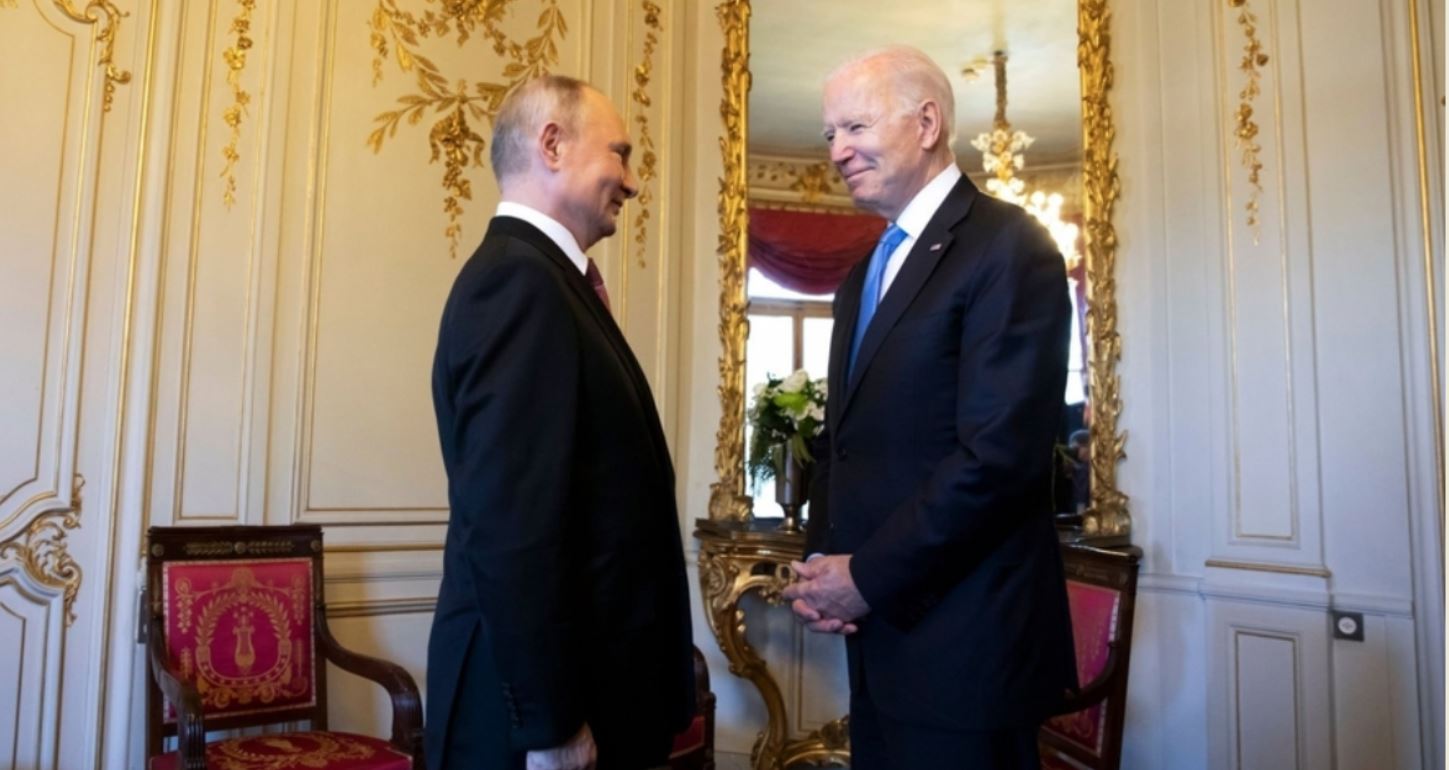 Le président Joe Biden (R) et le président russe Vladimir Poutine,Genève, 16 juin 2021