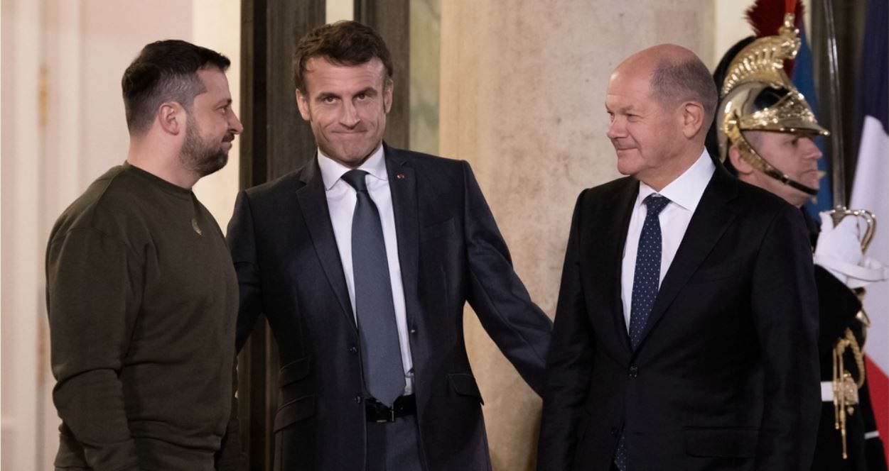 Le président Emmanuel Macron accueille le président ukrainien Volodymyr Zelensky et le chancelier Olaf Scholz au Palais de l'Elysée, Paris - 8 février 2023