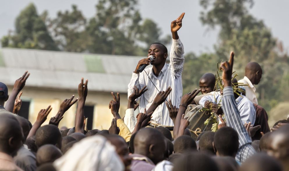 Jeune militant lors d'un rassemblement de l'opposition organisé par le FDC (Forum for Democratic Change), février 2011, Mbale, Ouganda 