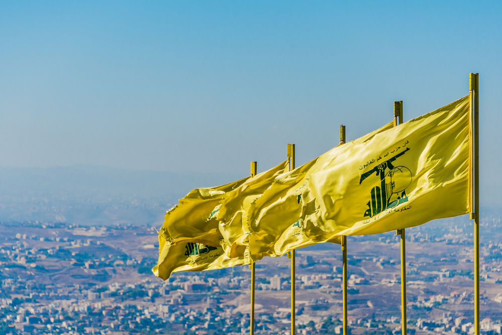 Drapeaux du Hezbollah surplombant le Sud-Liban