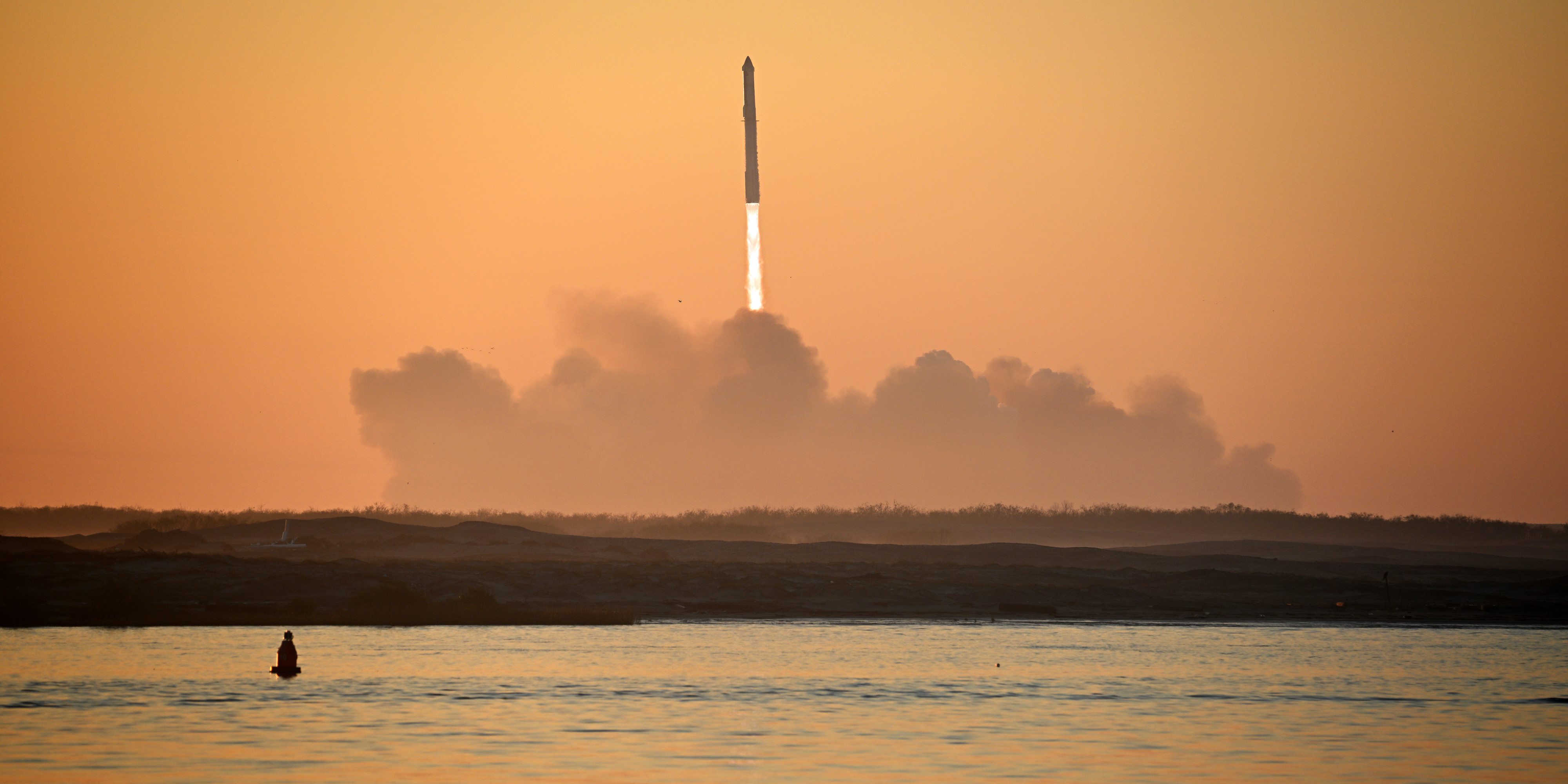 SpaceX lance le Starship de la base stellaire (Starbase) à Boca Chica au Texas, le 18 novembre 2023.