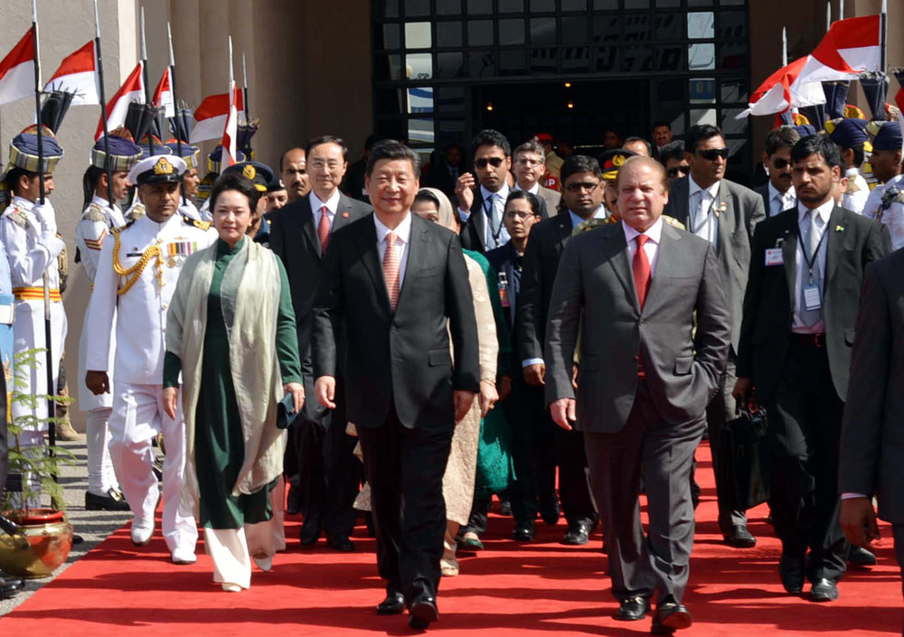 Pakistani Prime Minister Muhammad Nawaz Sharif with Chinese President Xi Jinping on his departure from Nur Khan Air Base on 21 April 2015 in Islamabad