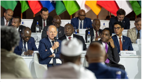 Olaf Scholz aux côtés de plusieurs chefs d'Etat africains pendant le Sommet pour un nouveau pacte mondial, Paris, 23 juin 2023