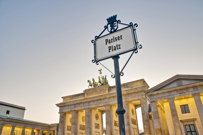 La Pariser Platz (place de Paris), du côté est de la porte de Brandebourg à Berlin, Allemagne