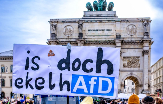 Munich, Allemagne - 21 janvier : affiches et participants à une manifestation contre le parti AfD